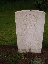 Etaples Military Cemetery - Hollinger, William James